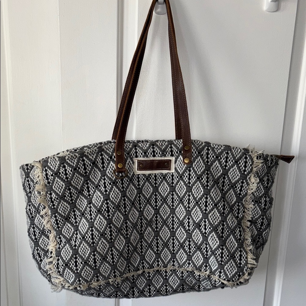 Maya Bag tote fringe